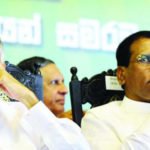කැබිනට් රැස්වීමේදී ජනපති මෛත්‍රී ඉදිරියේ අගමැති රනිල් දණින් වැටි සමාව අයදියි..
