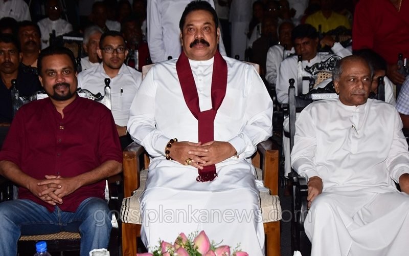 මචං මහින්ද, මේ කොණ්ඩෙ කපන්නද..? රැවුල කපන්නද..?