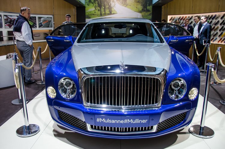 ප්‍රකෝටිපති ධම්මික ලංකාවට ගෙන්වූ ලොව මිල අධිකම වාහනයේ තොරතුරු මෙන්න.