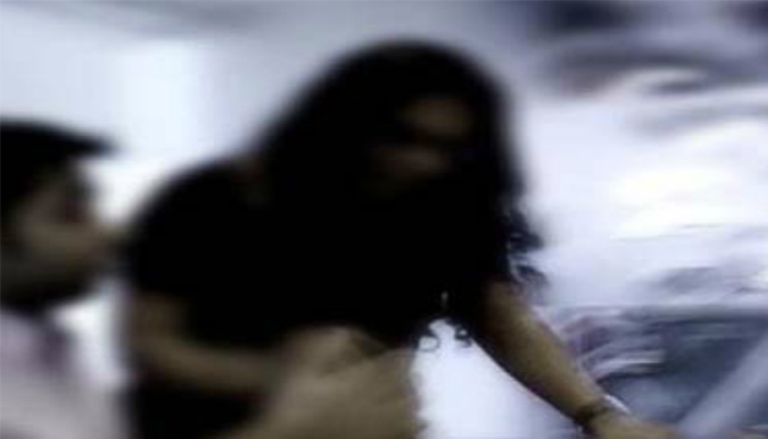 තම බලය පෙන්වමින් ඉන්දියාවේ කෙල්ලව දුෂණය කල ලංකාවේ විධායක නිලධාරීයා අත්අඩංගුවට..