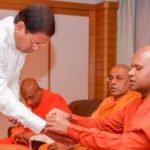 ජපානයට ගිය ජනපති මෛත්‍රී එරට විහාරස්ථානවල නායක හිමිවරු හමුවී කියපු කතාව මෙන්න…