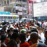 දේශපාලන ගැටුමක් නිසා සිදුවු ඝාතනයක් නිසා ජාතිවාදි ගිනිදැල් ඇවිළුනු තෙල්දෙනියේ අලුත්ම තත්වය මෙන්න…