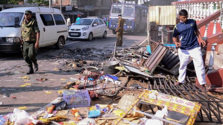 මහනුවර ගිනි තියපු  මහසොහොන් බලකායේ කාර්යාලයෙන් සොයාගත් මාධ්‍ය හංගපු දේවල් මෙන්න..