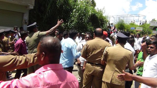 මන්ත්‍රීවරියක් අතුරුදන්…. මස්කෙලියේ මල කෙලියක්.. ලොකු ලොක්කෝ මහ පාරේ ගුටි කෙළිති..