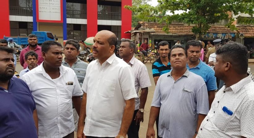 ආණමඩුවේ ඇවිලෙන්න ගිය ජාතිවාදී ගින්න නිවන්න පක්ෂ විපක්ෂ සෙට් එකම එකතුවෙච්ච හැටි මෙන්න…