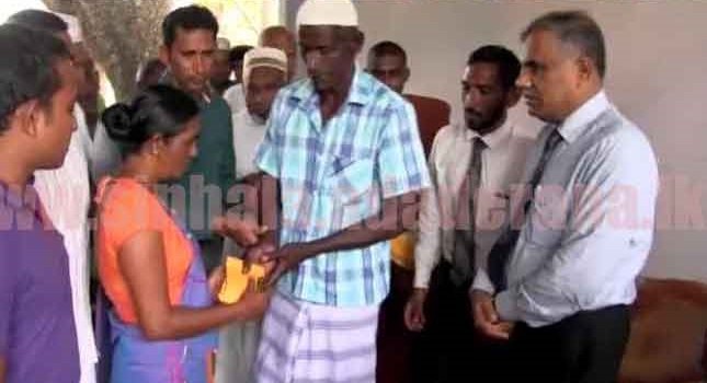 මුස්ලිම් ගමක් එකතු වෙලා වකුගඩු රෝගී සිංහල ජාතිකයෙකුට කරපු දේ මෙන්න…