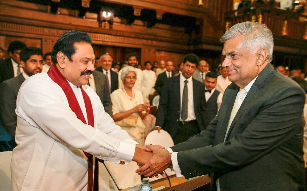 මාධ්‍ය ඉදිරියේ පොර ටෝක් දුන් මහින්ද-බැසිල් රනිල්ට එරෙහි විශ්වාසභංගයට එරෙහි වෙයි.