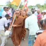 සංහිදියාව පෙරමුණට…අනුරාධපුරයේදී මහාසංඝරත්නයට පිණ්ඩපාත දානය මුස්ලිම් වැසියන්ගෙන්