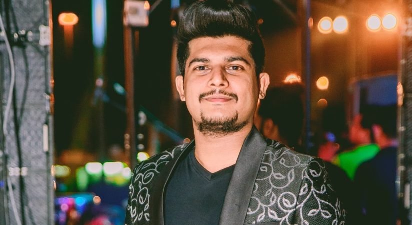 සනුක සින්දු කියද්දි  පොඩ්ඩෙක් ස්ටේජ් එකේ බල්ටි ඩාන්ස් කරපු විදිහ මෙන්න