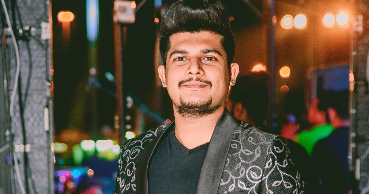 සනුක සින්දු කියද්දි  පොඩ්ඩෙක් ස්ටේජ් එකේ බල්ටි ඩාන්ස් කරපු විදිහ මෙන්න