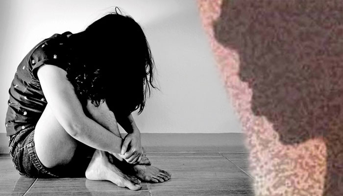 අනියම් පෙමට රස වැටි ගෙදර යන ගමන් 05 වසරේ කෙල්ලට අතවර කල සල්ලාලයා මෙන්න..
