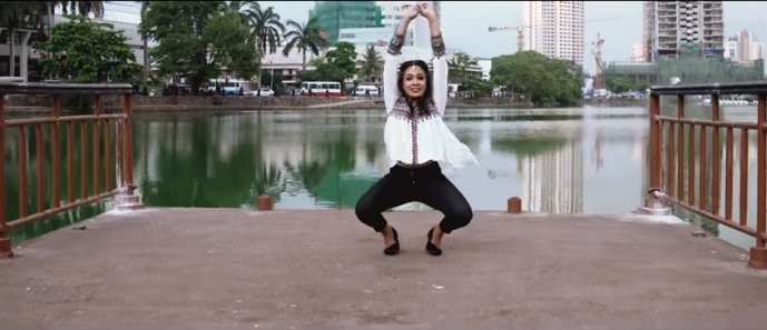 බේරේ වැව ඉස්සරට ගිහින් Sexy සචිනි නටපු Hotම Hot නැටවිල්ල මෙන්න (VIDEO)