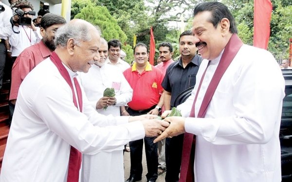 බල තන්හාවෙන් සිටින රාජපක්ෂවරුන්ගෙන් සීතාවක දිනේෂ් ගුණවර්ධනට කැපිල්ලක්….