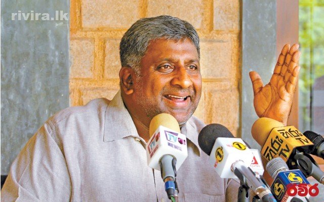 රණතුංග පවුලටම අවමන් කරන දේශපාලු පොහොට්ටු ප්‍රසන්නගේ කෙරුවාව මෙන්න….