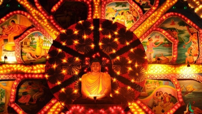 බුදුන් වැඩි දේශයේ වෙසක් පොහොයට තොරන් හදන්නේ නැතුව ඔලු බක්කෝ නටනවටද ආස?