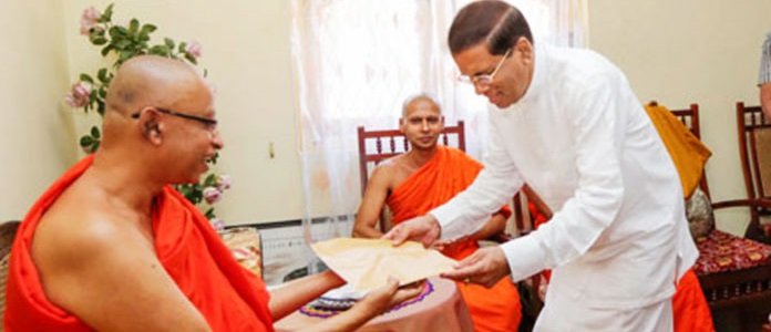 රාජ්‍ය පොහොය කමිටු සාමාජිකයෙක් පිස්සු නටන නියංගොඩ විජිතසිරි හිමිට දිපු පිළිතුර මෙන්න…