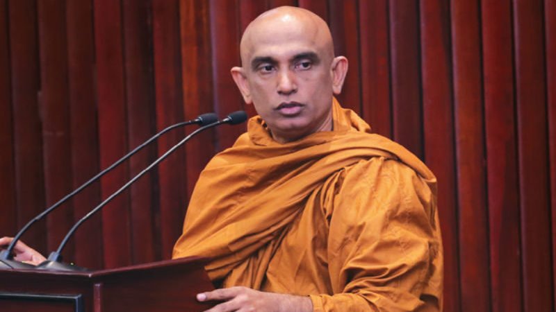 අගමැති රනිල්ව පන්නනවා –  රතන හිමි ඇතුළු එජාප මන්ත්‍රීන් රනිල්ට විරුද්ධව සටන් බිමට…