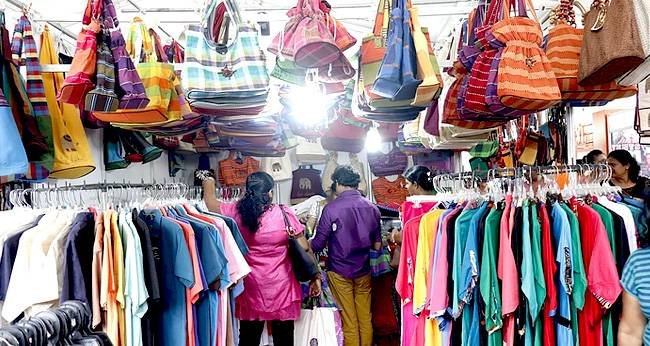 අඩුවට රෙදිගන්න පිටකොටුවට යන ඔබට බය නැතුව රෙදිගන්න තියෙන එකම සිංහල කඩේ මෙන්න….