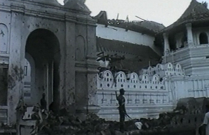 දිවි දෙවෙනිකොට දළදා මාලිගාව රැකගත් පොලිස් නිලධාරිනියට ජනපති මෛත්‍රීගෙන් ඇගයීමක්….