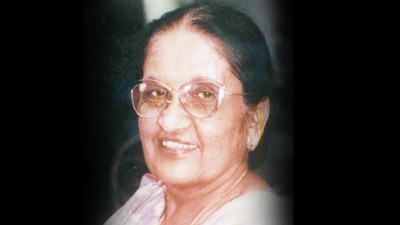 අද ප්‍රජාතන්ත්‍රවාදය ගැන පාරම්බාන ජවිපෙ එදා සිරිමාවෝ මැතිනිය අල්ලන්න ගහපු ගේම මෙන්න