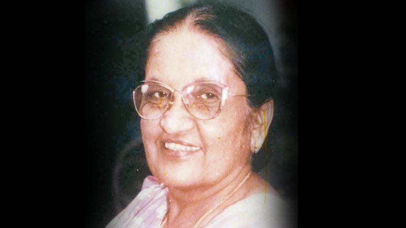 අද ප්රජාතන්ත්රවාදය ගැන පාරම්බාන ජවිපෙ එදා සිරිමාවෝ මැතිනිය අල්ලන්න ගහපු ගේම මෙන්න