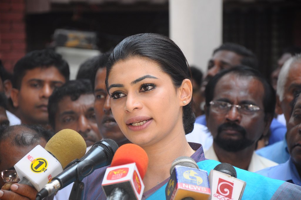 පක්ෂේ කෑවා අැති.. රනිල් දැන් ඔයා රිටයර් වෙන්න… පසුපෙළ මන්ත්රින් සමගින් හිරුණිකා අරගලයට…