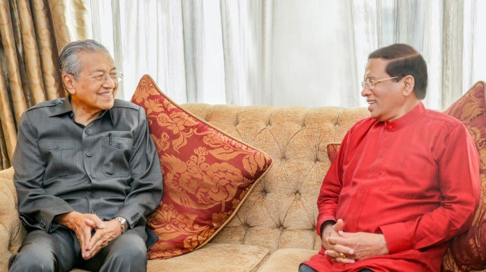 මහින්දව ගෙදර යැව්වේ කොහොමද? අගමැති මහතීර් 2016 ජනපති මෛත්‍රීගෙන් අහපු දේ මෙන්න..!