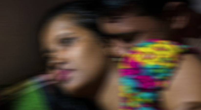 මිරිස් කරලකින් බිරිඳගේ තහනම් පෙම ඇල්ලු සැමියා තම බිරිඳව අනියම් පෙම්වතාටම දන්දෙයි….