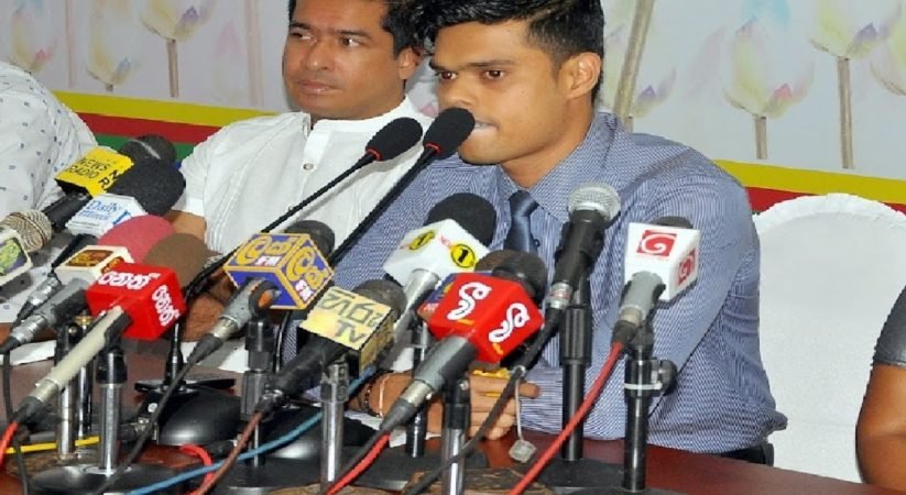 පාතාල වෙඩි පහරින් මියගිය ‌ද‌ෙහිවල මන්ත්‍රි රංජන්ගේ බාල පුත් සාවිත්‍රගේ අතීත පැටිකිරිය ‌‌‌‌ම‌ෙන්න..