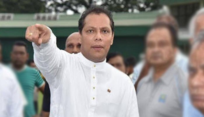 රාජ්‍ය සේවකයින්ට බතික් රෙදි අන්දවන්න දයාසිරි සූදානම් – නීතිත් ගේන බව කියයි