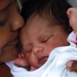 කුසේ ඉන්න දරුවා බේරගන්න තම ජිවිතයම කැපකළ මතු බුදුවන අම්මා කෙනෙකුගේ අැත්ත කතාව…