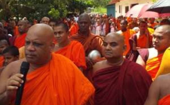 අවාරයේ ශ්‍රීපාදය කරුණා කිරීමෙන් වළකින ලෙස ශ්‍රීපාදස්ථානාධිපති නාහිමියන්ගෙන් ඉල්ලීමක්…