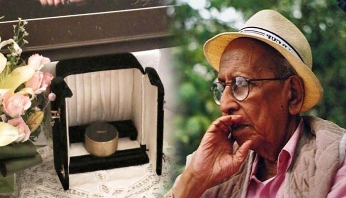 ලංකාවේ අපි ඉතිහාස පොතට…අවමගුල් දිනයේ ලෙස්ටර්ගේ ජංගම දුරකථනයත් හොරු අරන්…