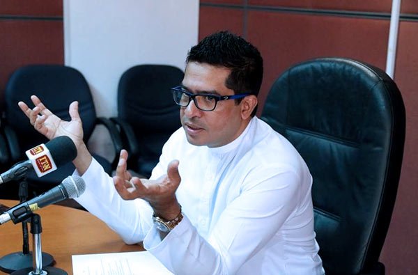 මම තවත් තවත් සටන් කරන්නේ නැහැ – රනිල් හැරදා ඇමති සුජීව සේනසිංහ ශ්‍රිලනිපයට…?
