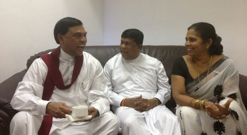 මහින්ද ඉදිරියේ ලණුවක් කා දිවුරුම් දුන් කාන්ති කොඩිකාරට මහරගම සභාවට එන්න බෑ.. නීති විශාරදයෝ කියයි..