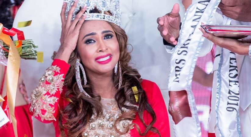 උදේ පාන්දර බියුටි සැලෝන් එකට ගිය නිලි උදාරි මේකප් පිටින්ම දොට්ට…. රටම හිනාවෙන හේතුව මෙන්න…