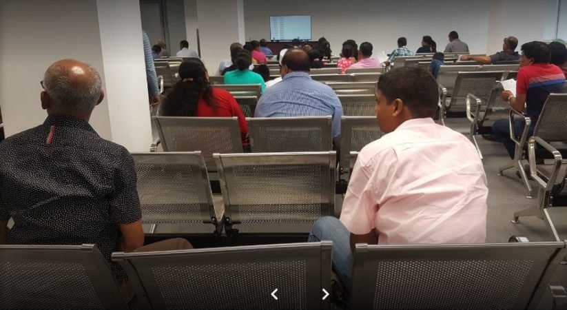 ආගමන විගමන කාර්යාලය ඇතුලේ රහසේ කාන්තාවන්ගේ නිරුවත වීඩියෝ කරලා.! එලියට ආපු VIDEO මෙන්න