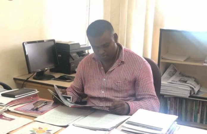 සාම්ප්‍රදායක පුවත්පත් නව මගකට රැගෙන ගිය මාධ්‍යවේදී චාමර ලක්ෂාන් අභාවප්‍රාප්ත වෙයි…..