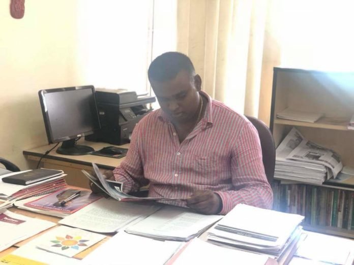 සාම්ප්‍රදායක පුවත්පත් නව මගකට රැගෙන ගිය මාධ්‍යවේදී චාමර ලක්ෂාන් අභාවප්‍රාප්ත වෙයි…..