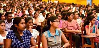 සිසුවියන්ගෙන් ලිංගික අල්ලස් අරගෙන දැන් මැතිසභයේ බබා වගේ ඉන්න හිටපු ආචාර්යවරයා මෙන්න….