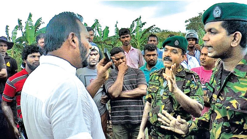 මම ඇමති පාලිත ගහපං මට සැලියුට්….. තෙවරප්පෙරුමගේ රෙදි බුකියෙදී ගැලවෙන හැටි ම‌ෙන්න (ඡායාරූප)