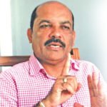 වෙරි පිට ආ රංගේ බණ්ඩාරගේ පුතා රජයේ කැබ්රියක ගොස් නිවසක් කුඩු කරයි (වීඩියෝ)