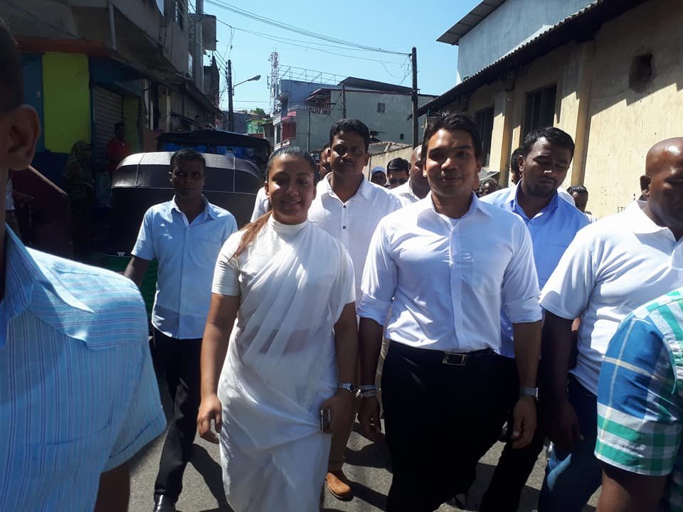 ඉවසල ඉන්න මම මහින්දගේ සරමම ගලවනවා – කුප්රකට නාමල්ගේ සුරතලියට මරියා අබි හබ්බීෙගෙන් පිලිතුරු….