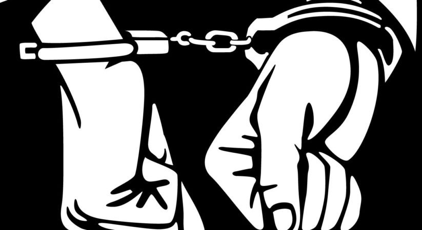 ජනතාව බය කරන්න අත්පත්‍රිකා බෙදු මහින්දවාදියෙක් අත්අඩංගුවට