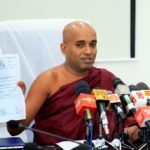 තුට්ටු දෙකේ දේශපාලනය වෙනුවෙන් සජිත්ගේ අමන වැඩක්! ඓතිහාසික බෞද්ධ පන්සල්වල ලයිට් කපයි (වීඩියෝ)