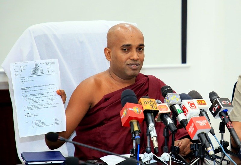 තුට්ටු දෙකේ දේශපාලනය වෙනුවෙන් සජිත්ගේ අමන වැඩක්! ඓතිහාසික බෞද්ධ පන්සල්වල ලයිට් කපයි (වීඩියෝ)