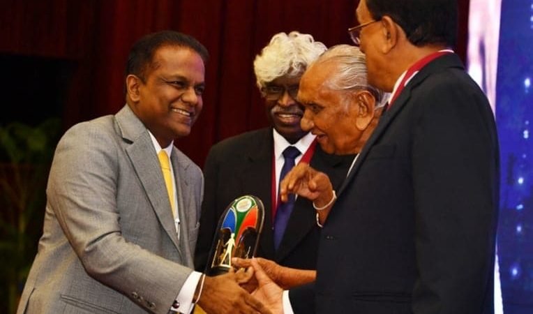 කලා ක්ෂේත්‍රය වෙනුවෙන් වසර 24 ක් සම්මාන දහස් ගණනක් ලබාදෙමින් කලා ලොව දිරිගැන්වූ තිලංගට ජ්‍යේෂ්ඨයින්ගෙන් සුවිශේෂී සම්මානයක්!
