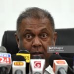 පන්සලෙන් පැන්නූ මංගලව ගමෙනුත් පන්නයි