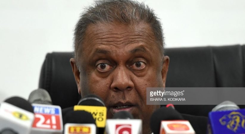 පන්සලෙන් පැන්නූ මංගලව ගමෙනුත් පන්නයි