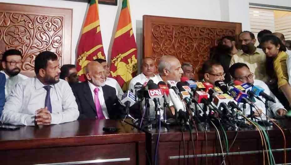 නානලා මොකෝ මේ කාටත් හොරෙන් හොර පාරෙන්ම (වීඩියෝ)